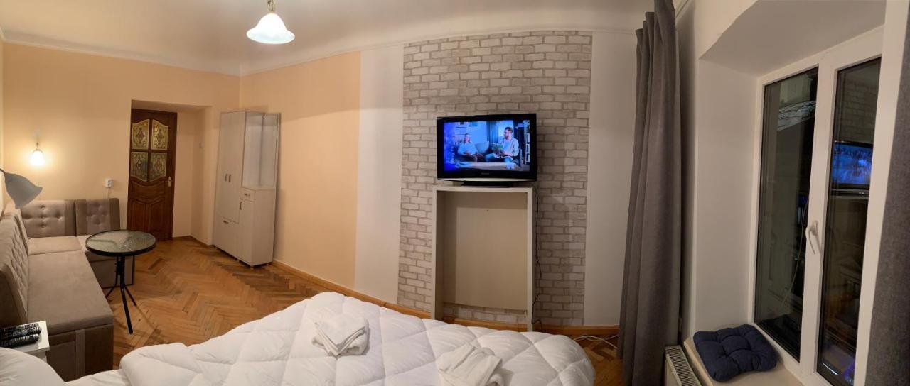 Mary Apartment Lviv Bagian luar foto